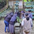 “Ketergantungan yang Membebaskan: Memandang Dunia dengan Mata Kasih”